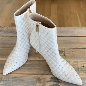 Stiletto heel bootie in parchment color